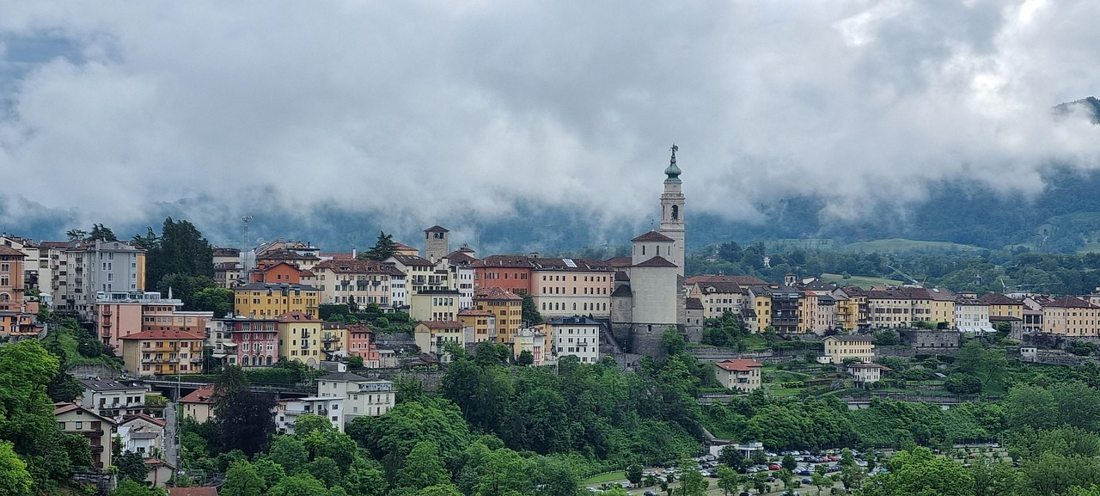Belluno e a paisagem montanhosa do Vêneto