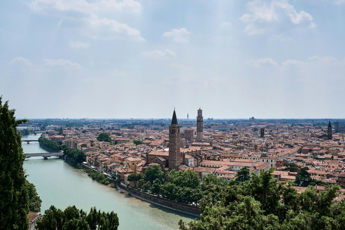 Vista de Verona e seu patrimônio histórico